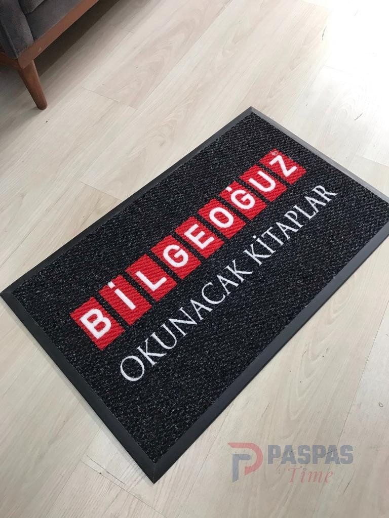 Siyah zeminli kırmızı logolu paspas P4510