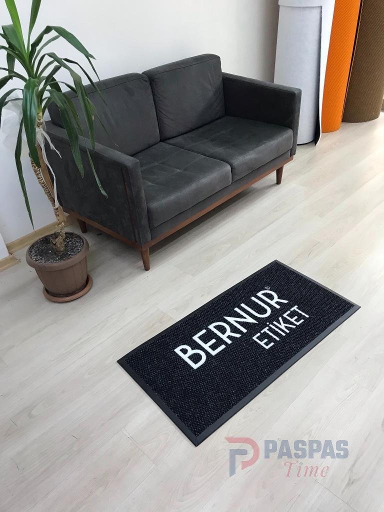 Siyah zeminli Beyaz logolu paspas P4514