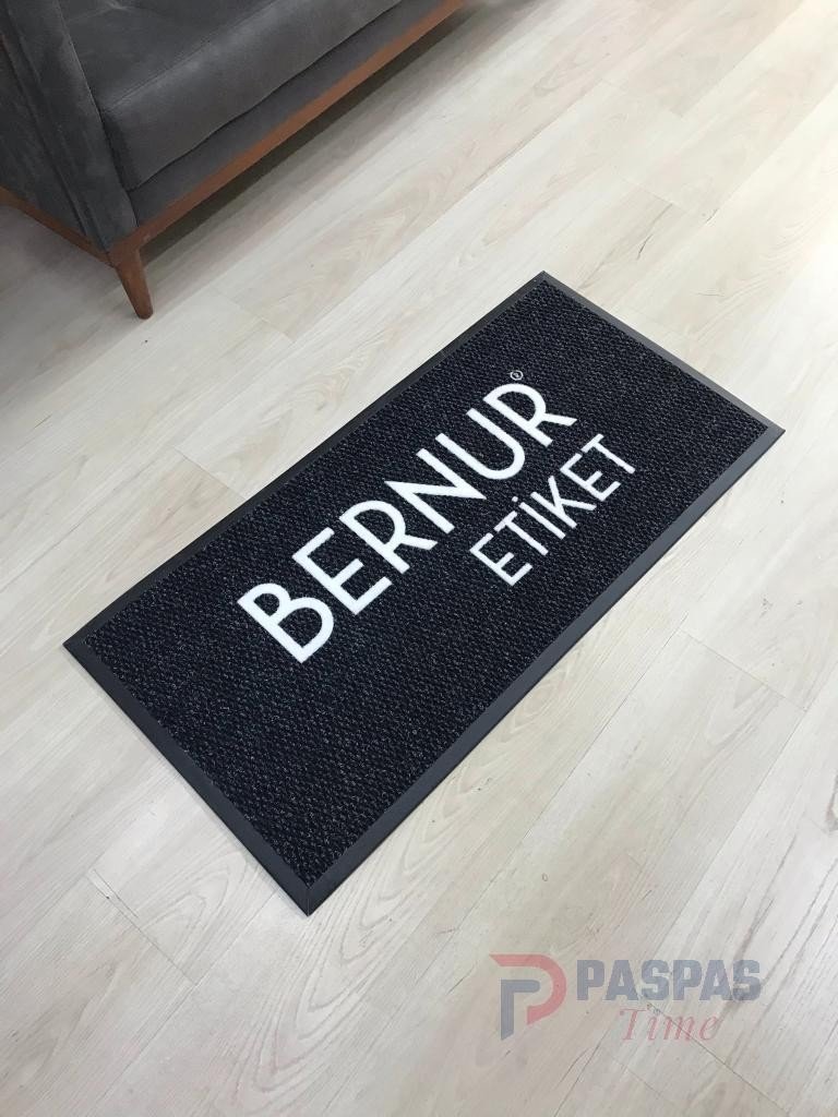 Siyah zeminli Beyaz logolu paspas P4514