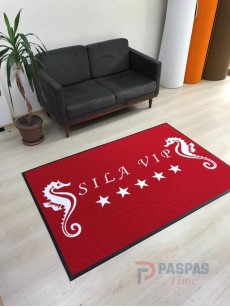 Kırmızı zeminli beyaz logolu paspas P4534