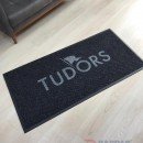 Siyah zeminli gri logolu paspas P4527