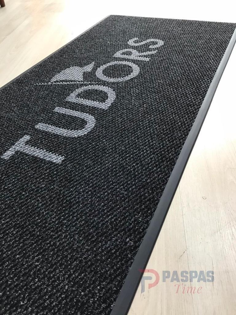 Siyah zeminli gri logolu paspas P4527