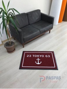Bordo zeminli beyaz logolu paspas P4828