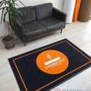 Siyah zeminli turuncu logolu paspas P4941