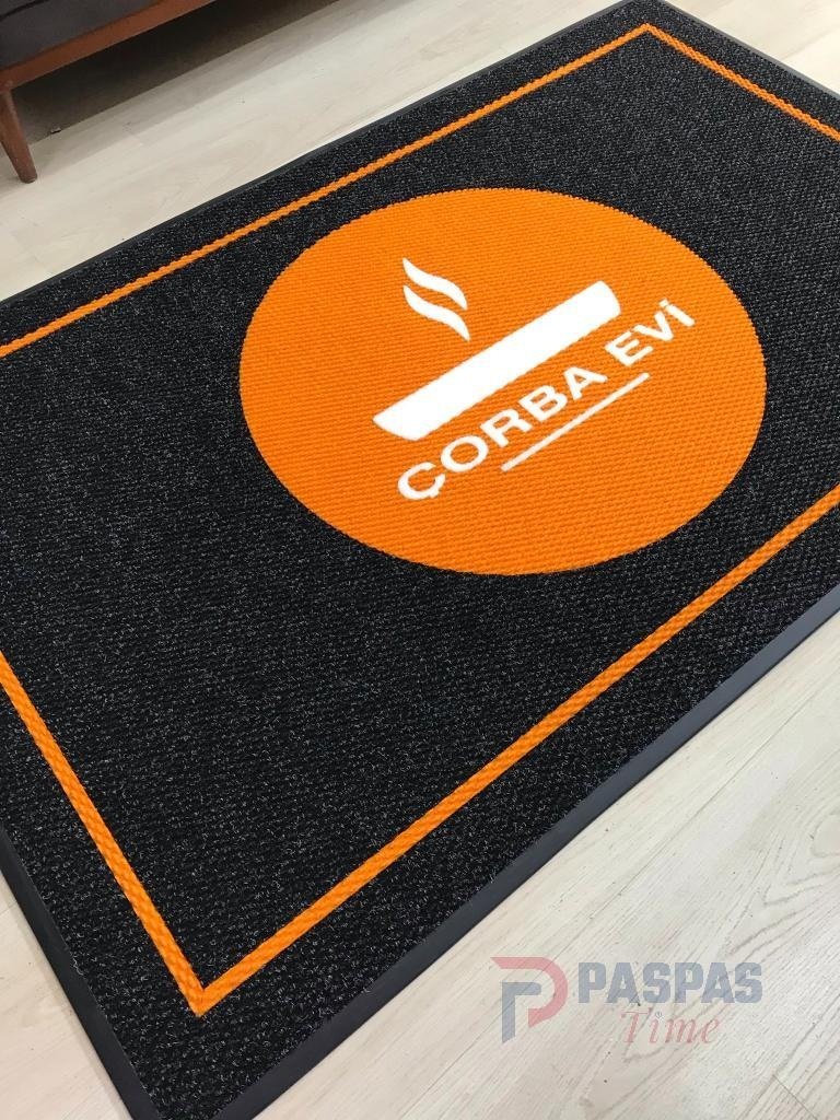 Siyah zeminli turuncu logolu paspas P4941