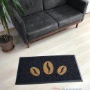 Siyah zeminli gold logolu paspas P4978