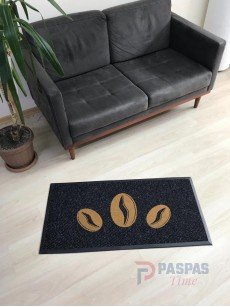 Siyah zeminli gold logolu paspas P4978