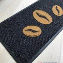 Siyah zeminli gold logolu paspas P4978