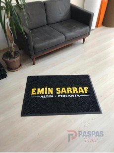 Siyah zeminli sarı logolu paspas P5012