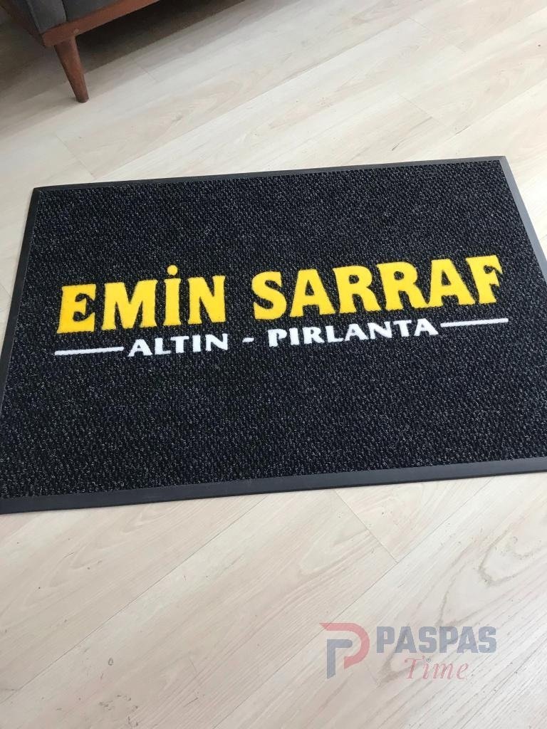 Siyah zeminli sarı logolu paspas P5012