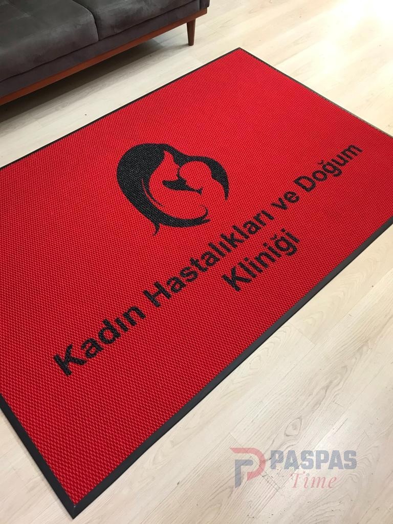 Kırmızı zeminli siyah logolu paspas P5067 Kırmızı zeminli siyah logolu paspas P5067