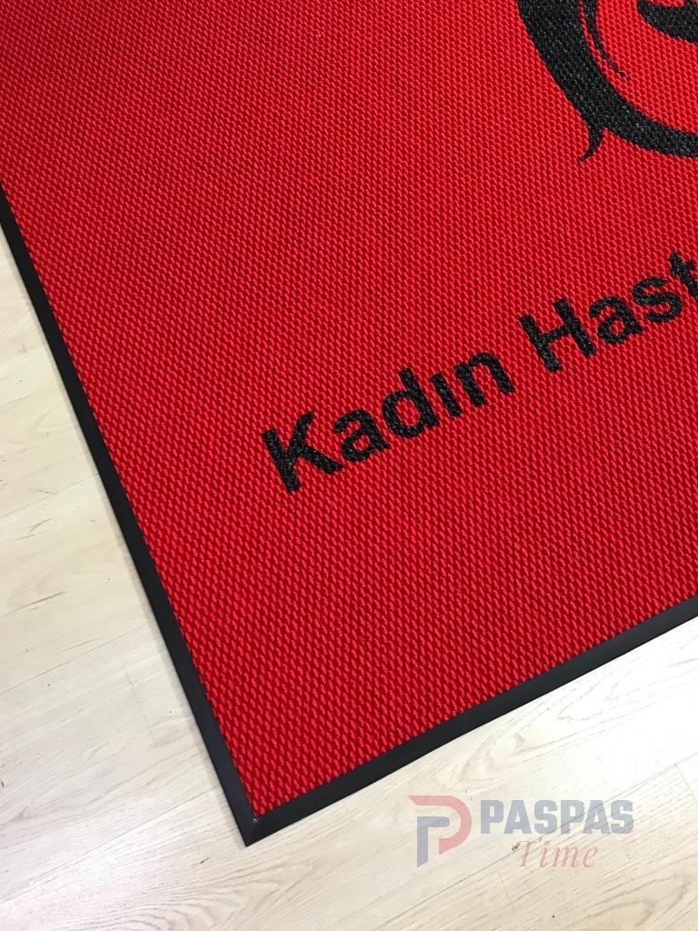 Kırmızı zeminli siyah logolu paspas P5067 Kırmızı zeminli siyah logolu paspas P5067