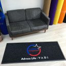 Siyah zeminli mavi kırmızı beyaz logolu paspas P6314