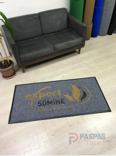 Gri zeminli bej siyah logolu paspas P7314