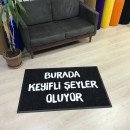 Siyah zeminli beyaz logolu paspas P6369