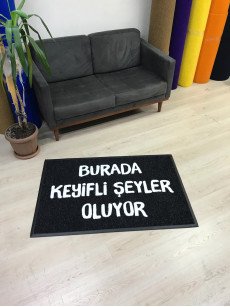 Siyah zeminli beyaz logolu paspas P6369