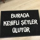 Siyah zeminli beyaz logolu paspas P6369