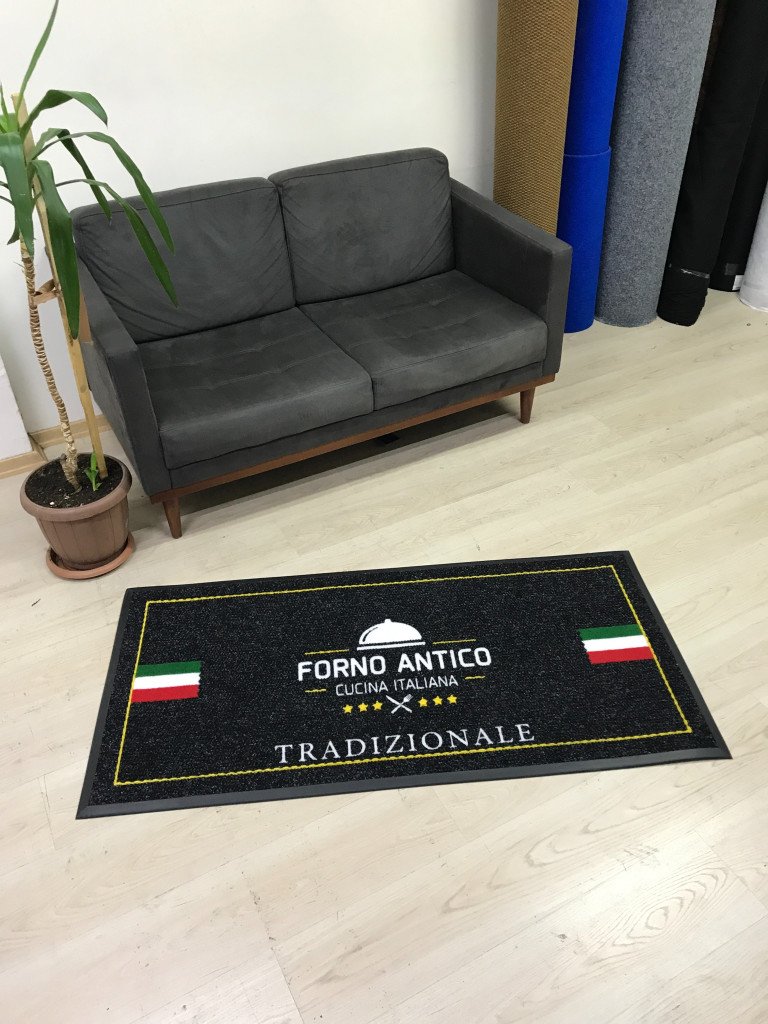 Siyah zeminli sarı çerçeveli logolu paspas P7197