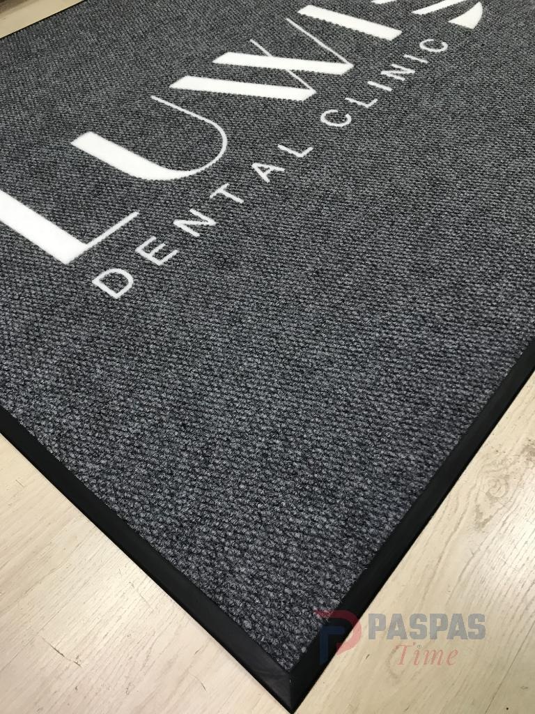 Gri zeminli beyaz logolu paspas P7328 Gri zeminli beyaz logolu paspas P7328