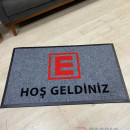 E logolu gri zeminli kırmzı siyah logolu paspas P7442 E logolu gri zeminli kırmzı siyah logolu paspas P7442