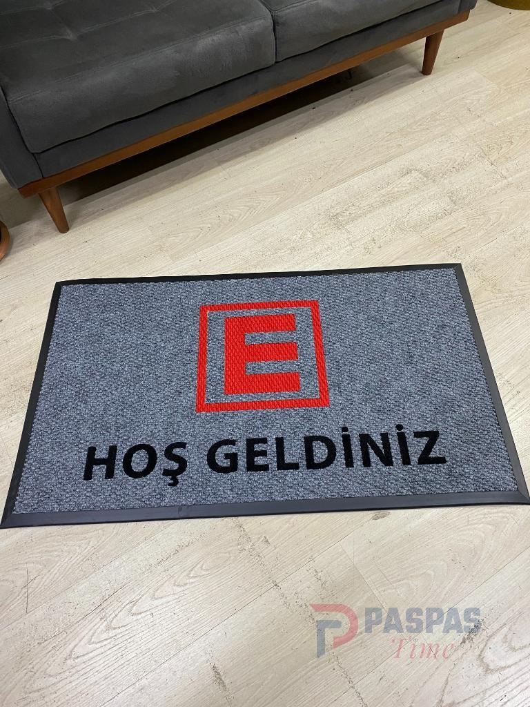 E logolu gri zeminli kırmzı siyah logolu paspas P7442 E logolu gri zeminli kırmzı siyah logolu paspas P7442