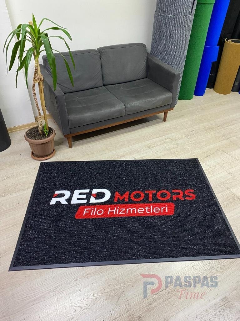 Siyah zeminli pembe logolu paspas P7540