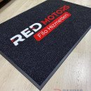 Siyah zeminli pembe logolu paspas P7540