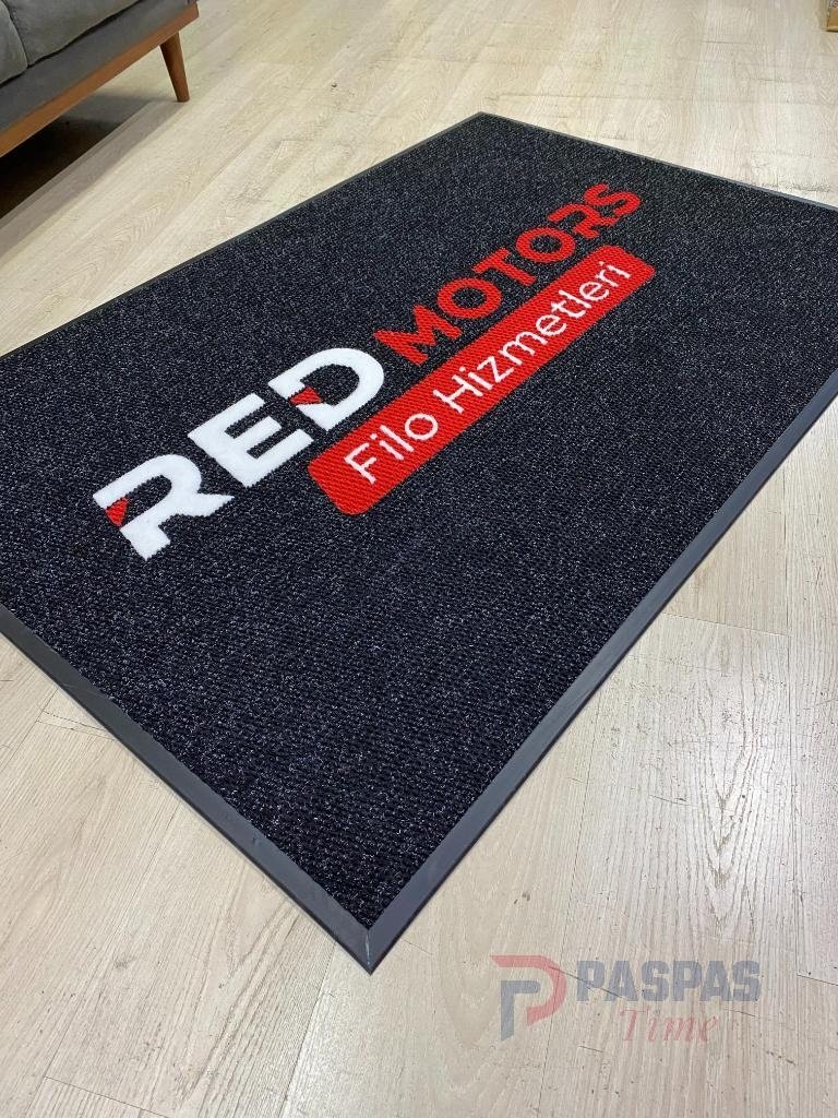 Siyah zeminli pembe logolu paspas P7540