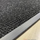 Siyah zeminli pembe logolu paspas P7540