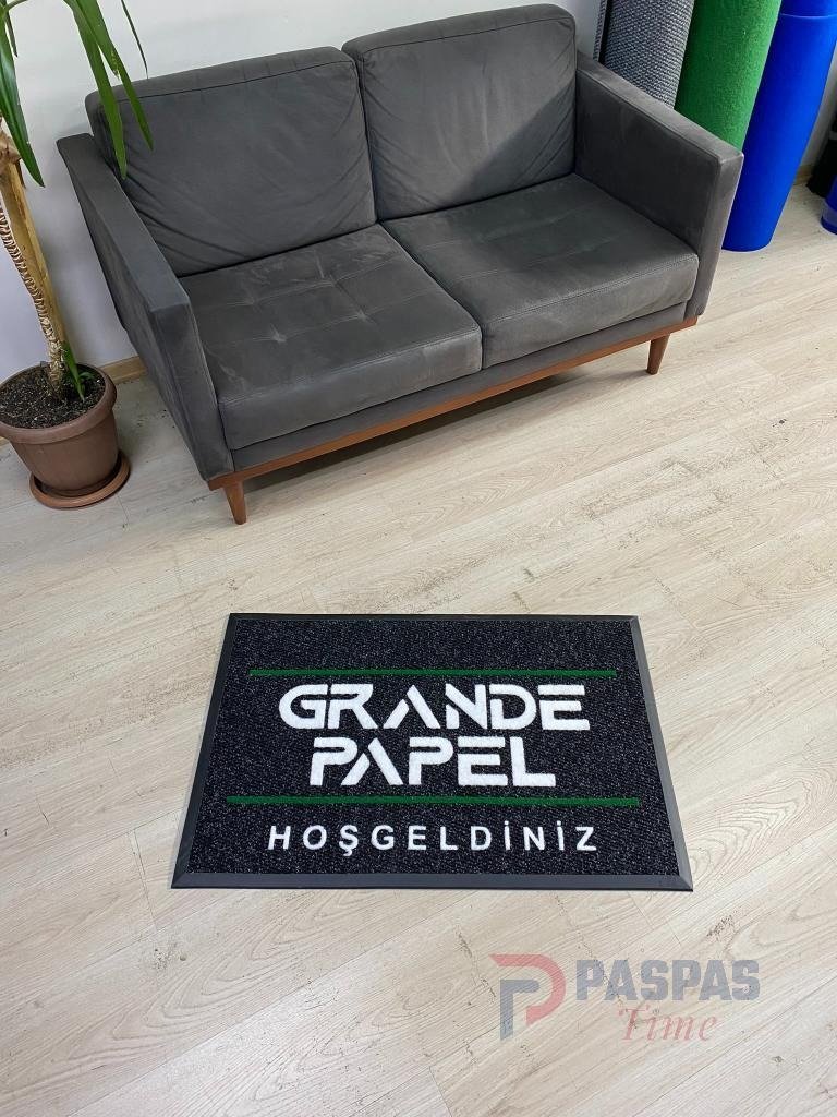 Siyah zeminli beyaz yeşil logolu paspas P7594