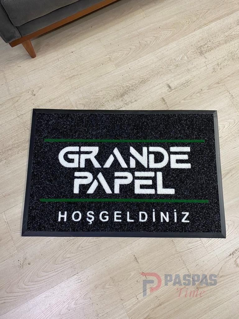 Siyah zeminli beyaz yeşil logolu paspas P7594