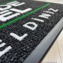 Siyah zeminli beyaz yeşil logolu paspas P7594