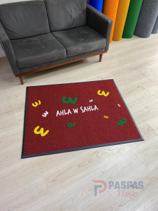 Bordo zeminli sarı yeşil beyaz logolu paspas P7844